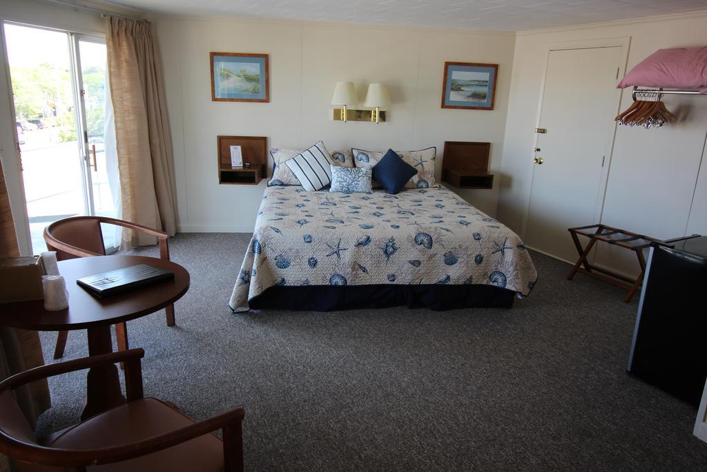 Hyannis Holiday Motel Bagian luar foto