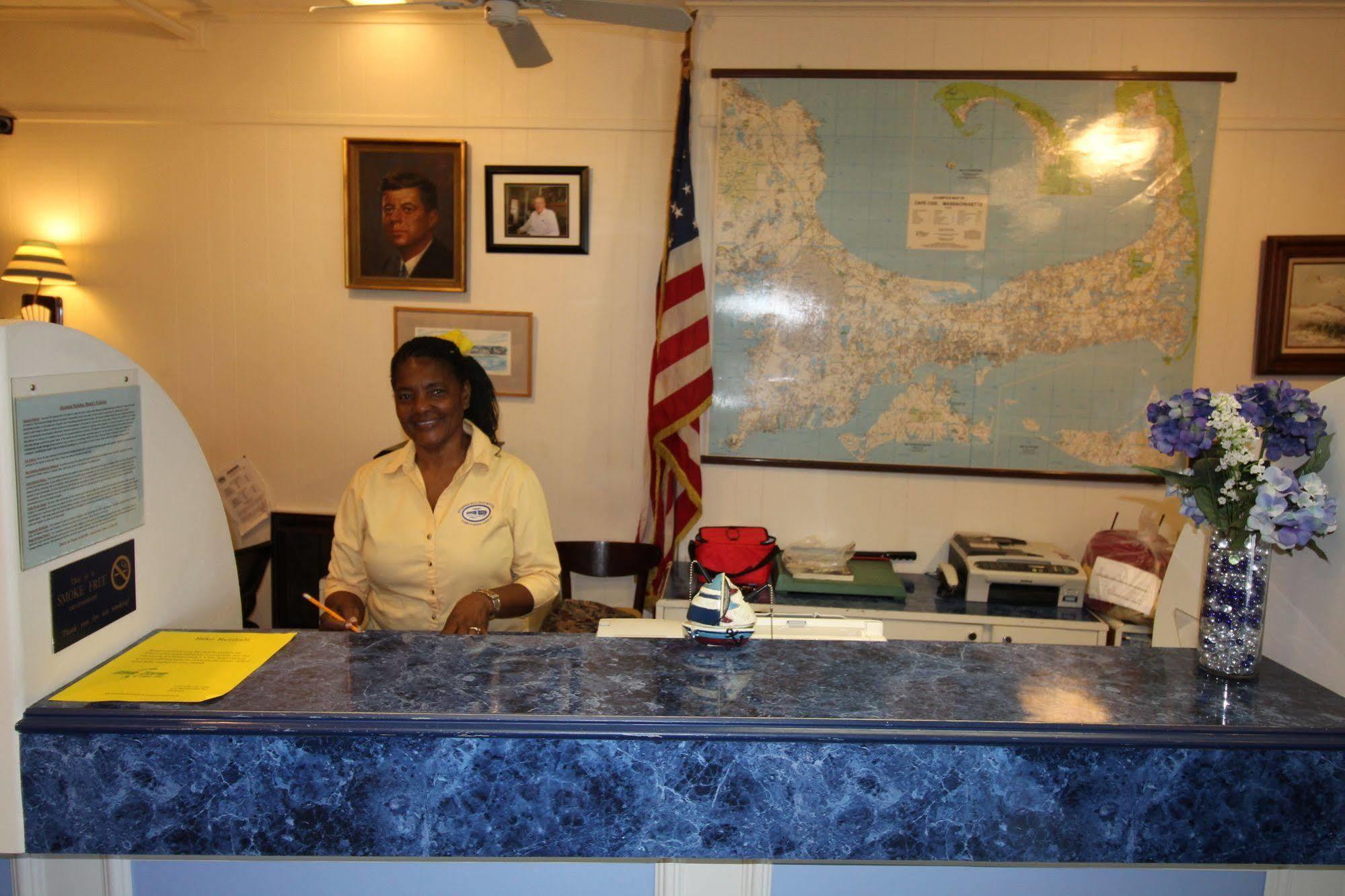Hyannis Holiday Motel Bagian luar foto