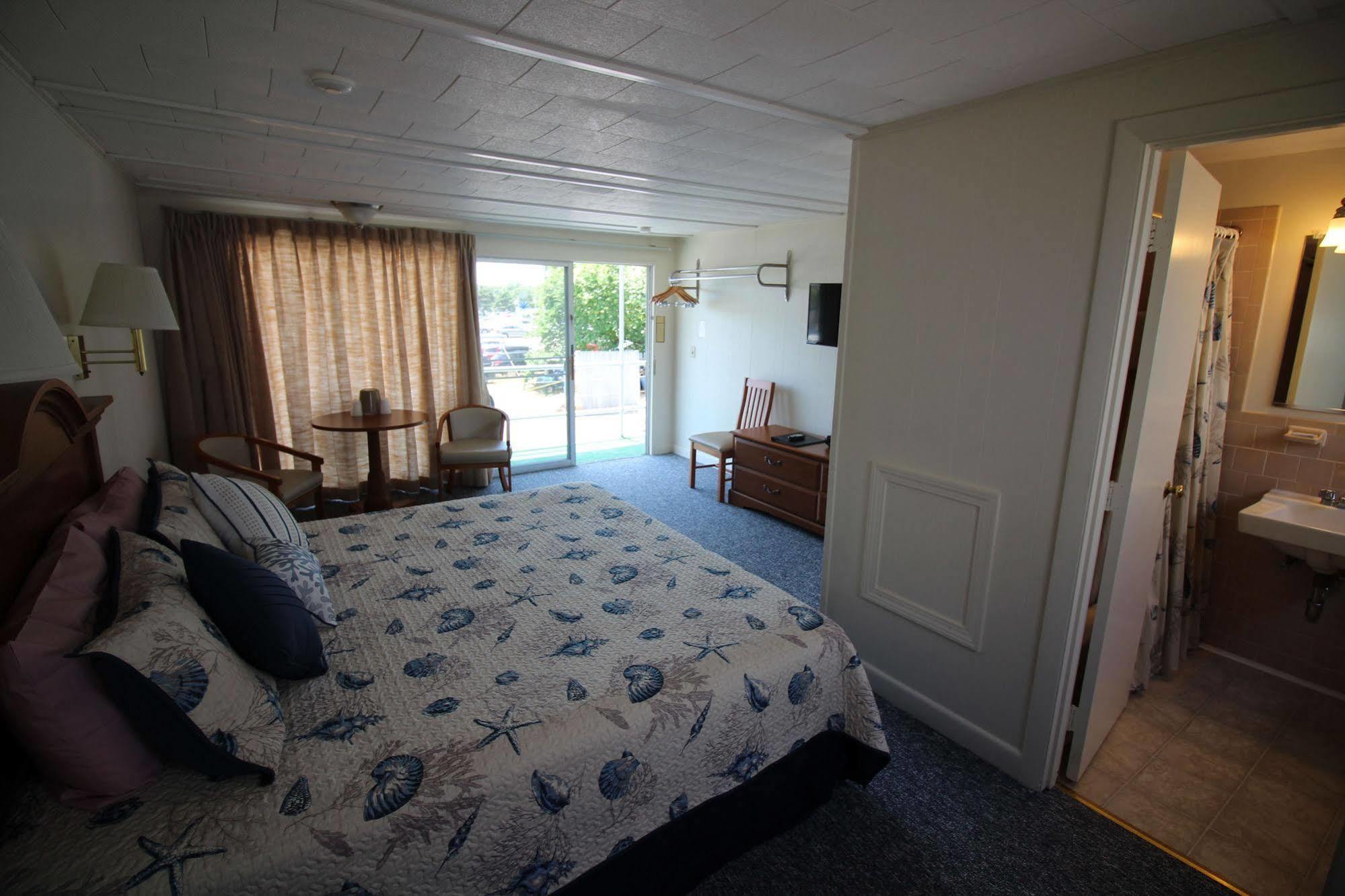 Hyannis Holiday Motel Bagian luar foto