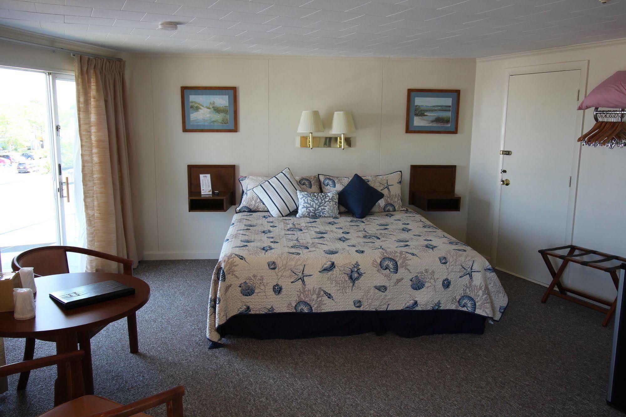 Hyannis Holiday Motel Bagian luar foto