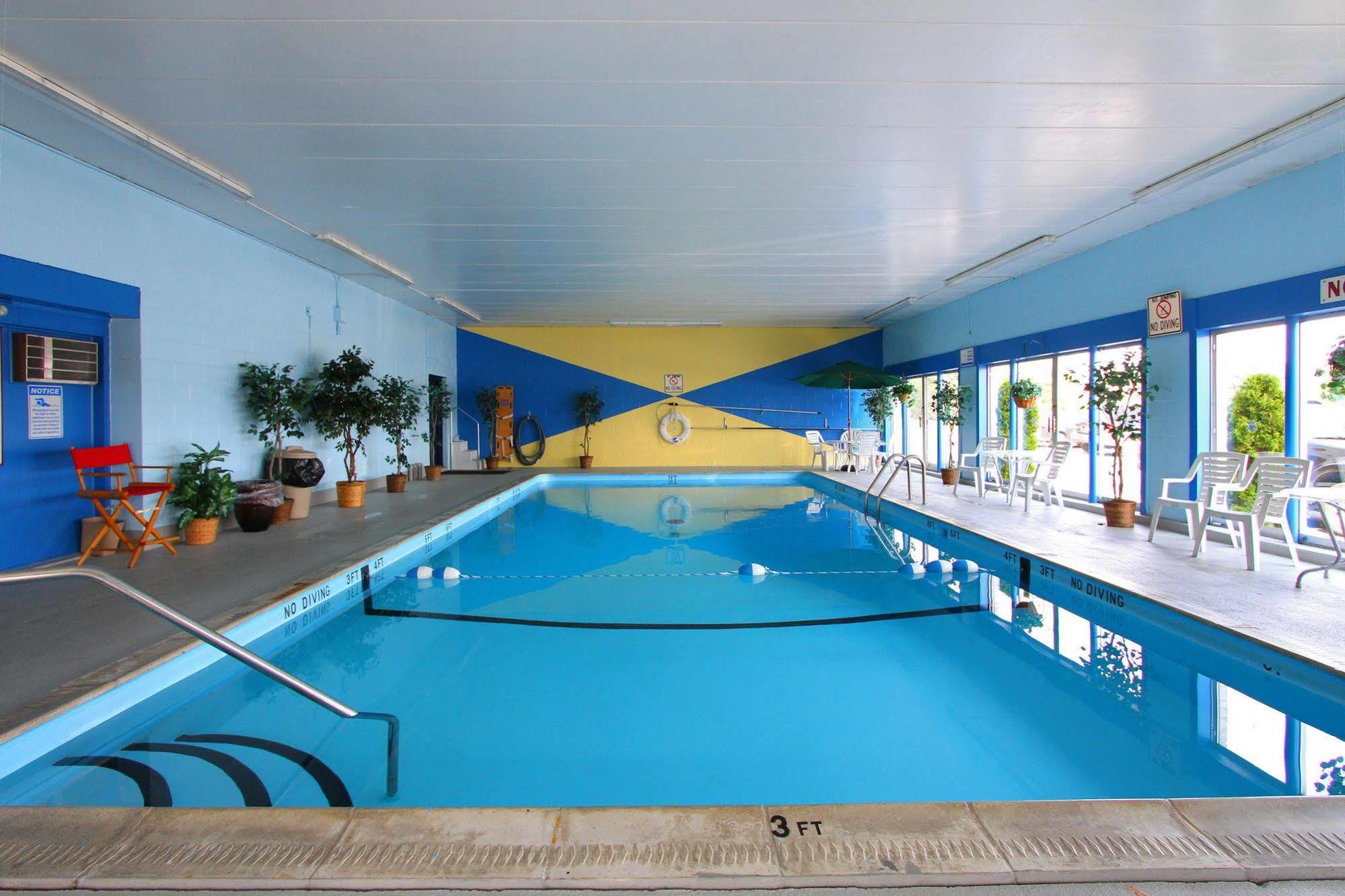 Hyannis Holiday Motel Bagian luar foto