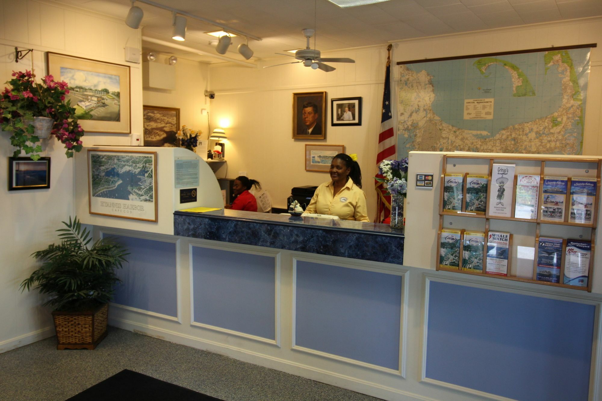 Hyannis Holiday Motel Bagian luar foto